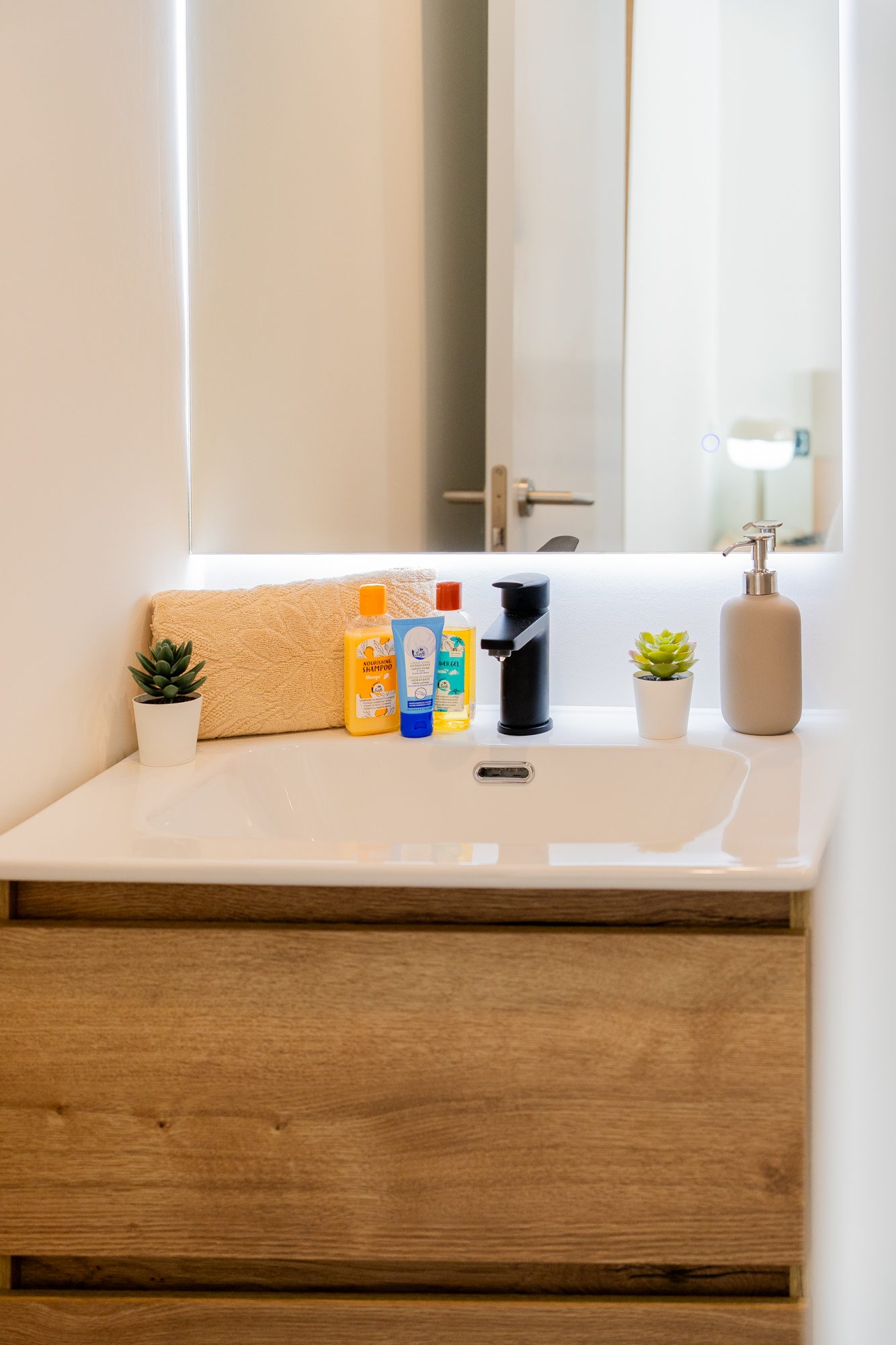Lavabo con espejo LED