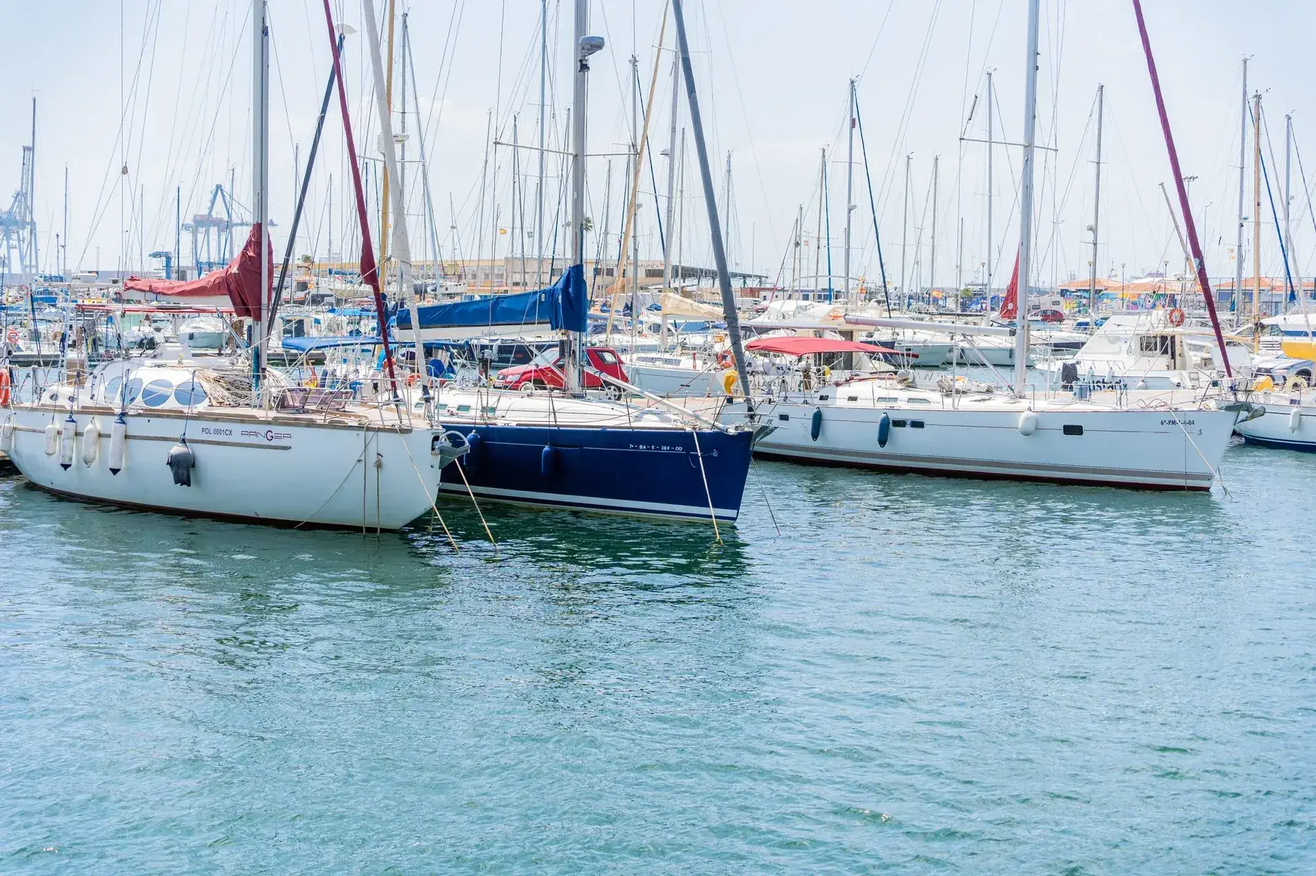 Puerto Azahar y el paseo marítimo del Grao de Castellón